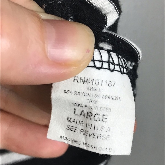 Kim & Cami Striped Ruffle Hem Sleeveless Top – Size Large - Picture 3 of 6